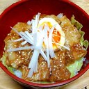 厚切り豚バラでこってり豚丼☆半熟玉子乗せ